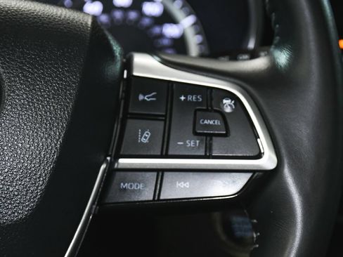 Used 2024 Toyota Highlander XSE AWD/4WD image 32