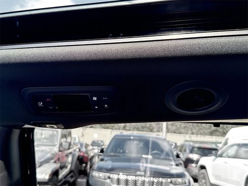 New 2026 Chrysler Pacifica Limited w/ S Appearance Package image 28