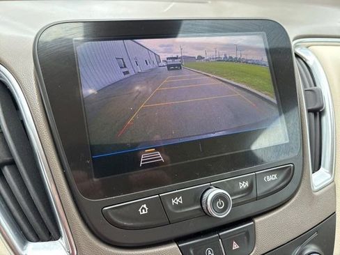 Used 2020 Chevrolet Malibu LT w/ Leather Package FWD image 23