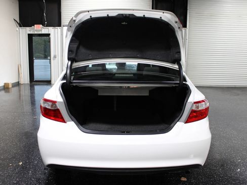 Used 2016 Toyota Camry LE FWD image 29