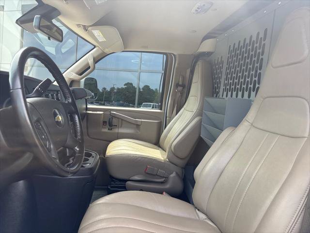Used 2020 Chevrolet Express 3500 w/ Driver Convenience Package RWD image 11