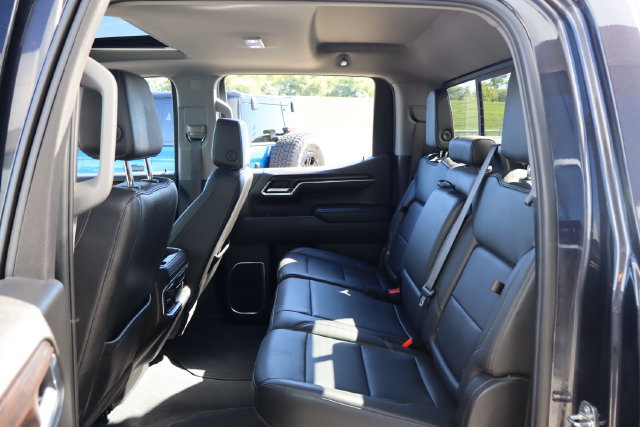 Used 2024 GMC Sierra 1500 SLT w/ SLT Premium Plus Package AWD/4WD image 32