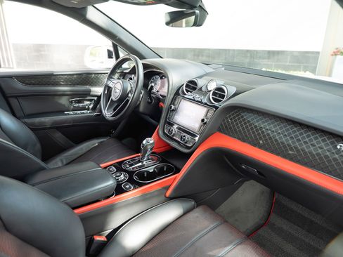 Used 2020 Bentley Bentayga AWD/4WD image 2