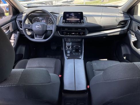 Used 2025 Nissan Rogue SV FWD image 9