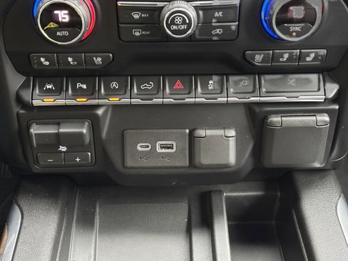 Used 2020 Chevrolet Silverado 1500 High Country w/ Technology Package image 28