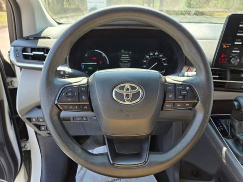 Used 2022 Toyota Sienna LE image 27