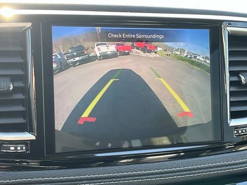 Used 2024 Chrysler Pacifica Limited FWD image 40