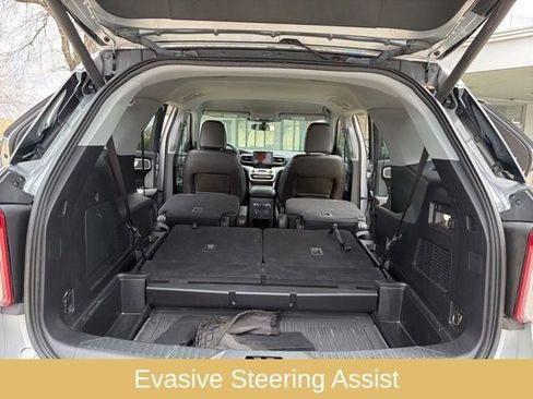 Used 2021 Ford Explorer XLT w/ Equipment Group 202A image 14