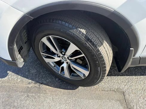 Used 2018 Toyota RAV4 XLE AWD/4WD image 52