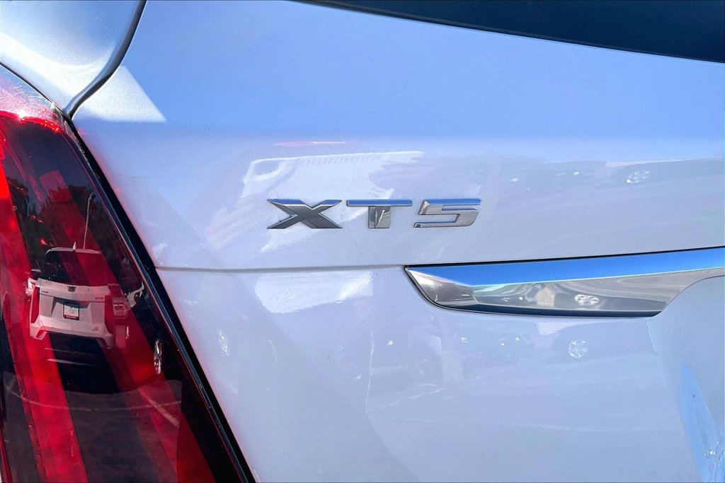 Used 2022 Cadillac XT5 Premium Luxury w/ Technology Package FWD image 24