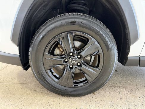 Used 2020 Toyota RAV4 LE image 4