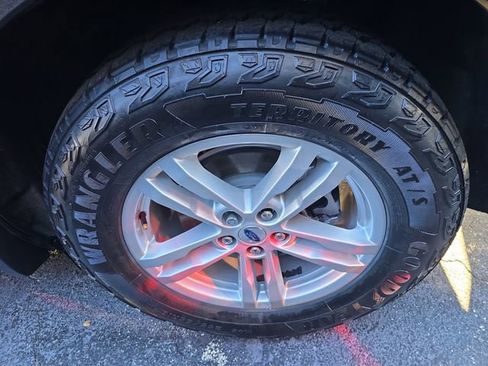 Used 2023 Ford Explorer XLT RWD image 8