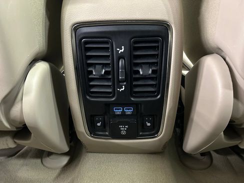 Used 2019 Jeep Grand Cherokee Overland AWD/4WD image 26