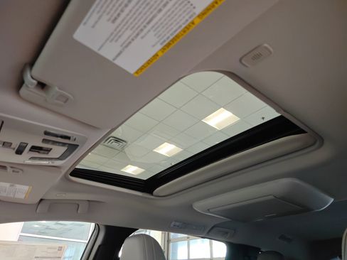 New 2026 Toyota Sienna XLE image 11