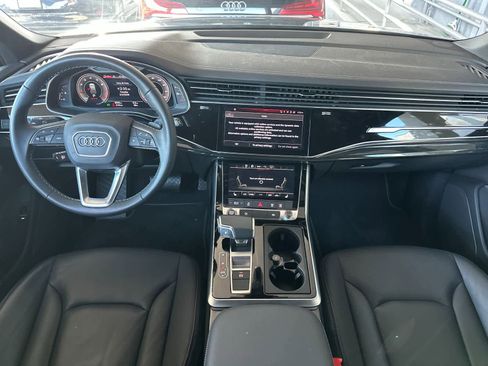 Used 2025 Audi Q7 Premium w/ Convenience Package image 3