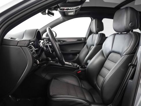 Used 2024 Porsche Macan Turbo image 5