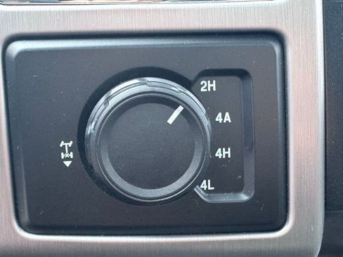 Used 2015 Ford F150 Platinum w/ Equipment Group 701A Luxury image 9