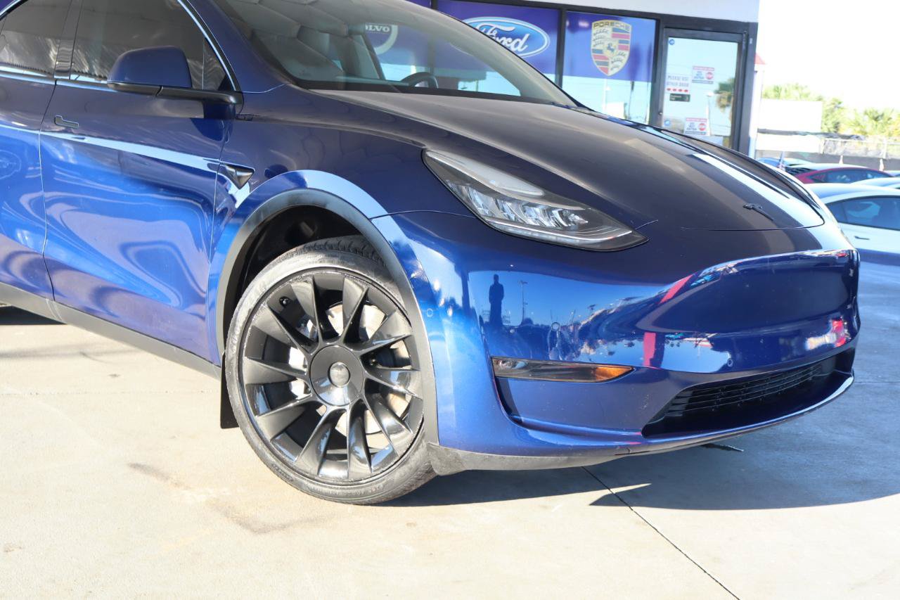 Used 2022 Tesla Model Y Long Range AWD/4WD image 2