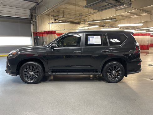 Used 2023 Lexus GX 460 Luxury w/ Sport Design Package AWD/4WD image 7