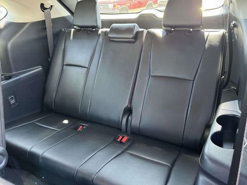 Used 2024 Toyota Highlander XLE AWD/4WD image 17