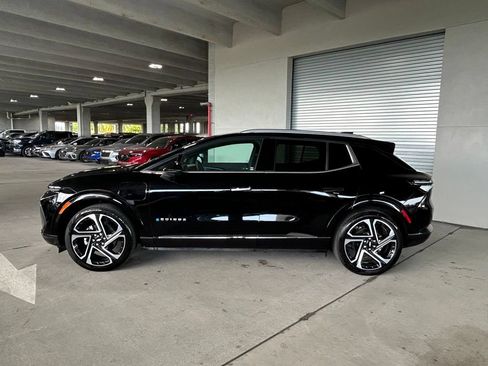 Used 2024 Chevrolet Equinox EV LT FWD image 2