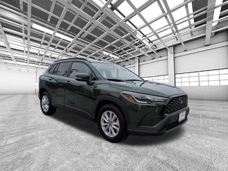 Used 2023 Toyota Corolla Cross LE w/ Moonroof Package AWD/4WD video 1