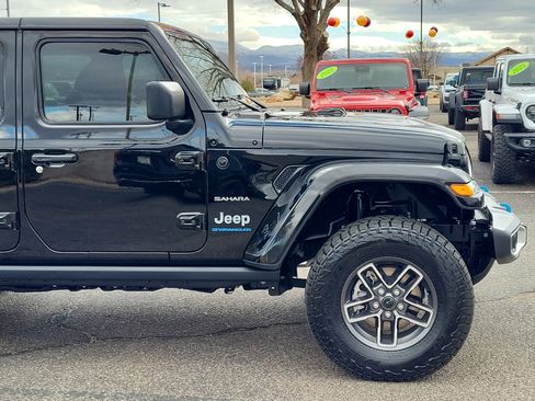 Used 2023 Jeep Wrangler Unlimited Sahara w/ Cold Weather Group image 8