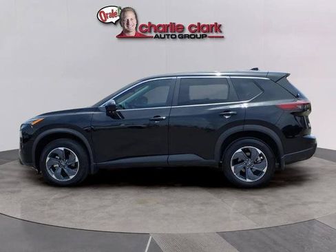 Certified 2026 Nissan Rogue SV FWD image 2