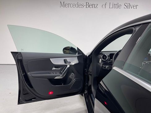 Used 2025 Mercedes-Benz CLA 250 4MATIC image 17