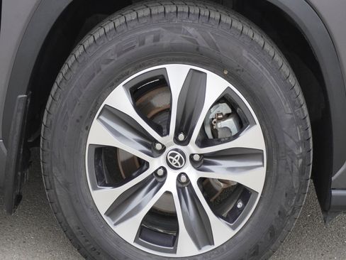 Used 2022 Toyota Highlander XLE image 5