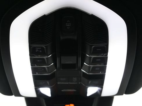 Certified 2023 Porsche Macan AWD/4WD image 25