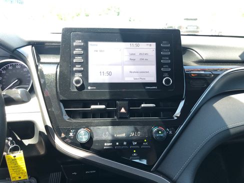 Used 2022 Toyota Camry LE AWD/4WD image 17