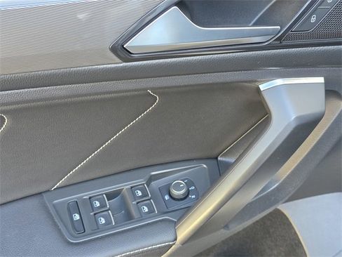 Used 2023 Volkswagen Tiguan SE R-Line image 11