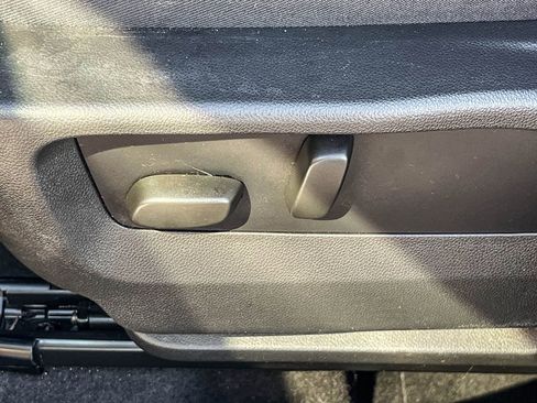 Used 2023 Buick Envision Essence image 42