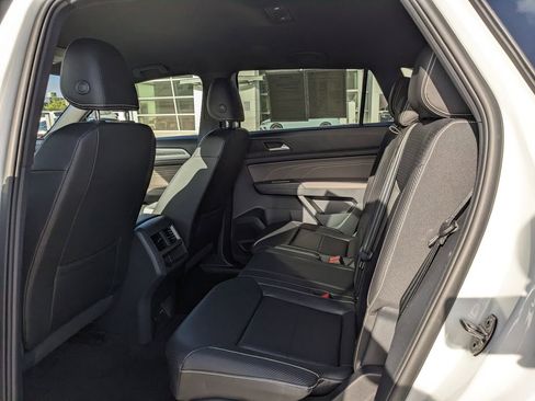 Used 2023 Volkswagen Atlas Cross Sport SE image 17