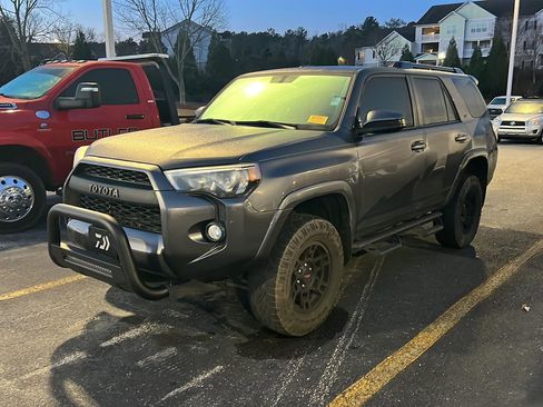 Used 2017 Toyota 4Runner SR5 image 2