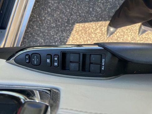 Used 2015 Toyota Avalon XLE image 10