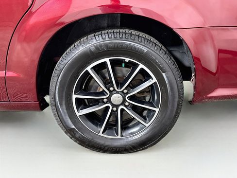 Used 2018 Dodge Grand Caravan GT FWD image 30