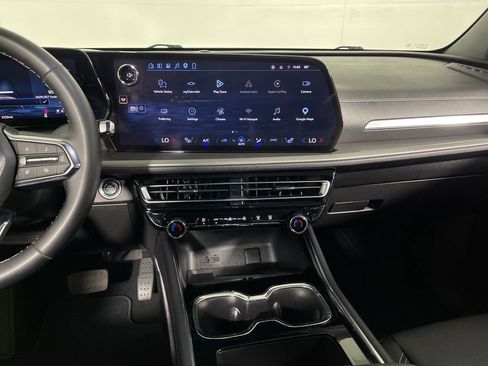 Used 2026 Chevrolet Traverse LT w/ Driver Confidence Package FWD image 13