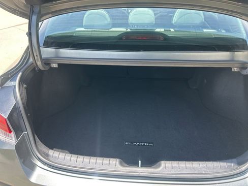 Certified 2026 Hyundai Elantra Limited FWD image 33