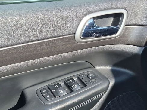 Used 2018 Jeep Grand Cherokee Laredo AWD/4WD image 21