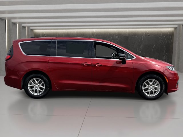 Used 2025 Chrysler Pacifica Select FWD image 7