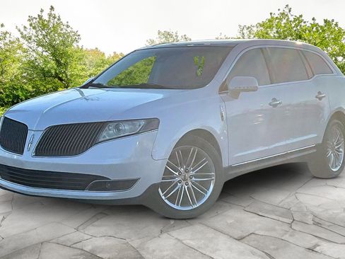 Used 2013 Lincoln MKT AWD image 12