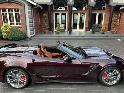 Used 2018 Chevrolet Corvette Z06 w/ Z07 Performance Package RWD image 2