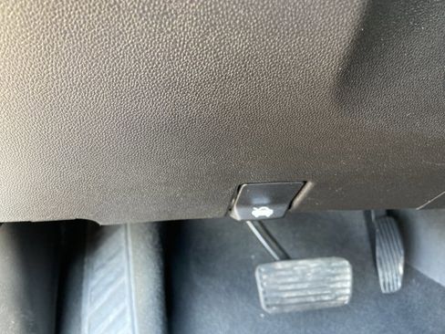 Used 2025 Chevrolet Silverado 1500 LT image 46