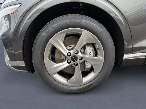 New 2026 Genesis GV70 2.5T image 9