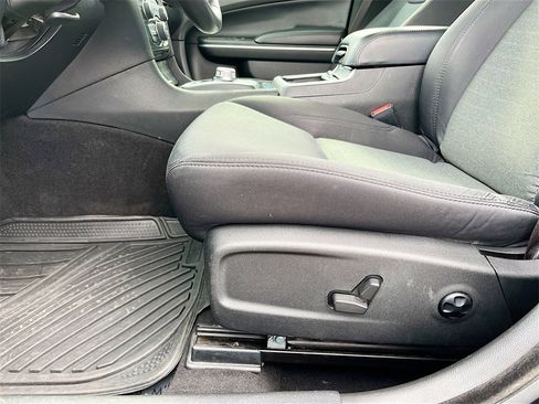 Used 2021 Chrysler 300 Touring w/ Driver Convenience Group image 22