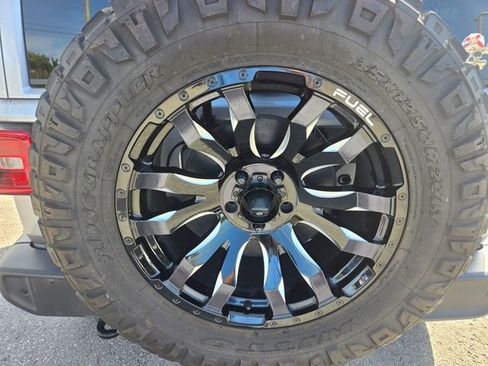 Used 2019 Jeep Wrangler Unlimited Sahara image 7