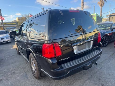 Used 2006 Lincoln Navigator Luxury RWD image 5