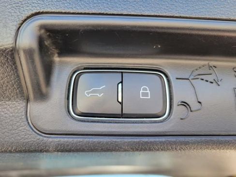 Used 2022 Ford Explorer XLT AWD/4WD image 9
